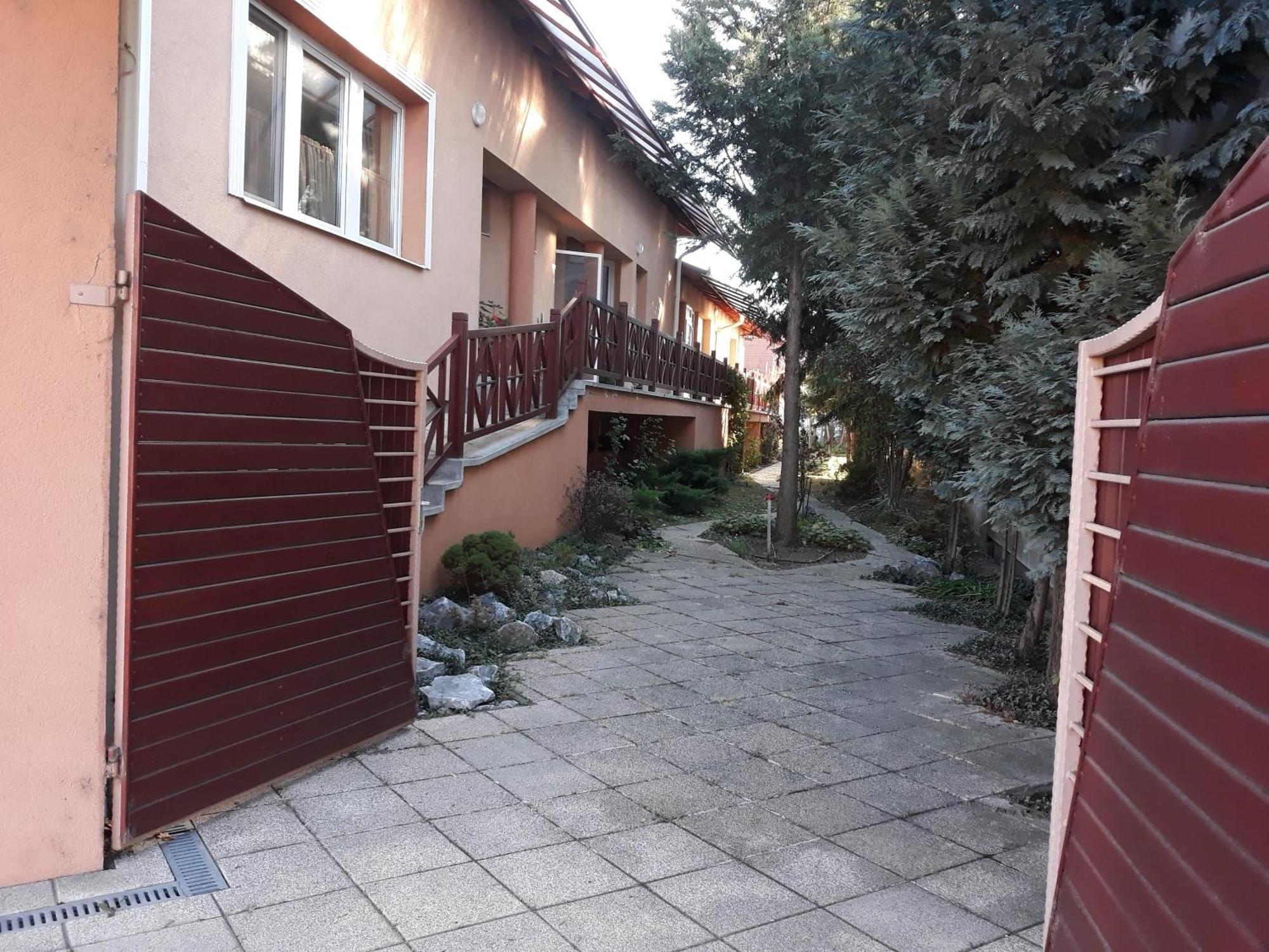 Kenezy Lux Apartman Vendeghaz Hajdúszoboszló Eksteriør bilde